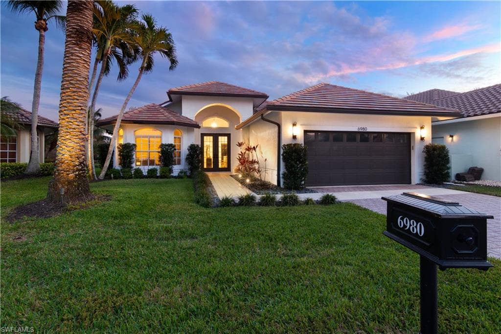 6980 Mauna Loa LN NAPLES, FL 34113