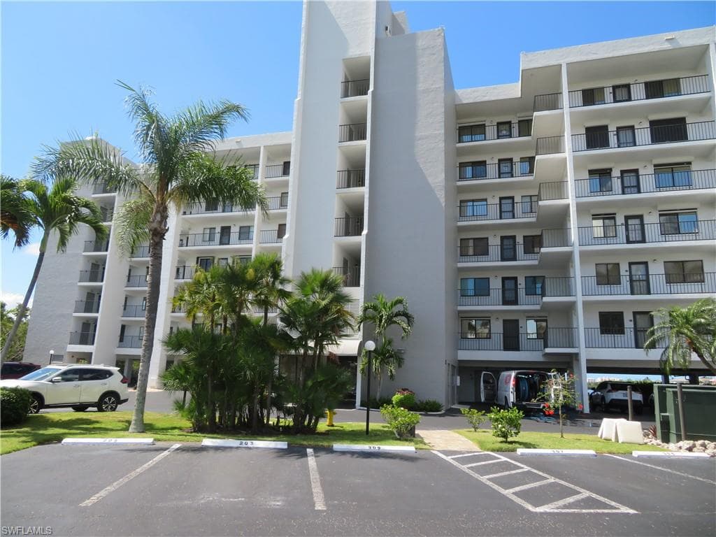 4835 Bonita Beach RD 403 BONITA SPRINGS, FL 34134
