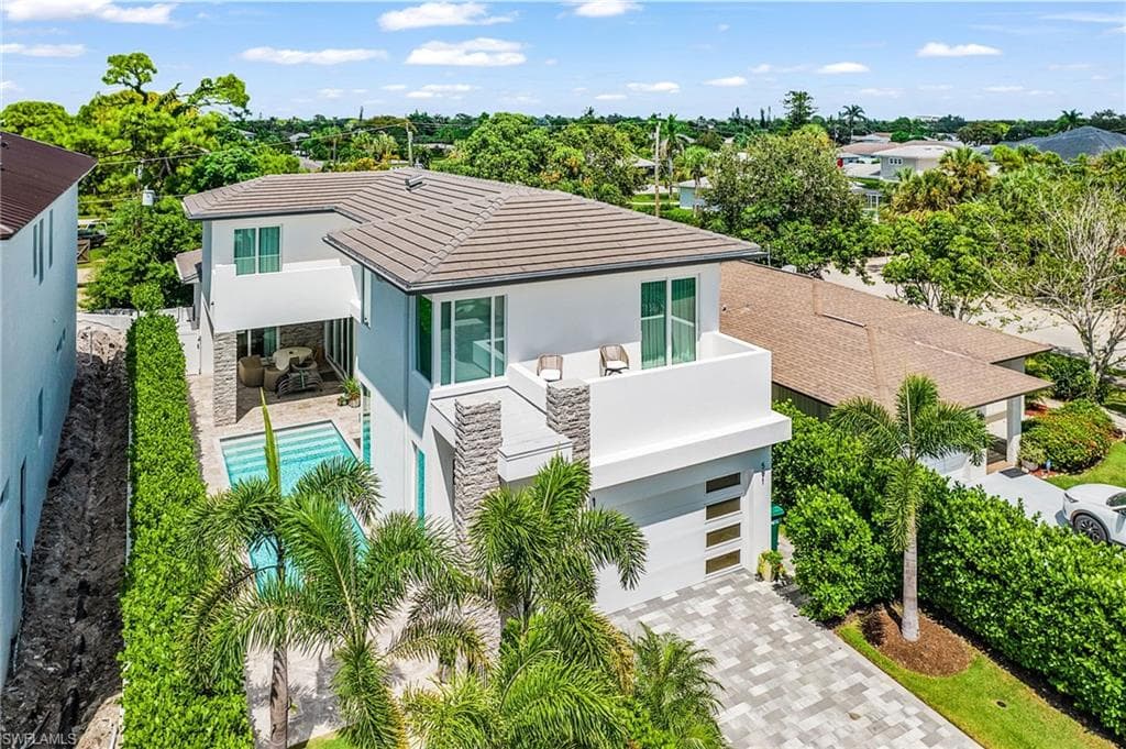 591 93rd AVE N NAPLES, FL 34108