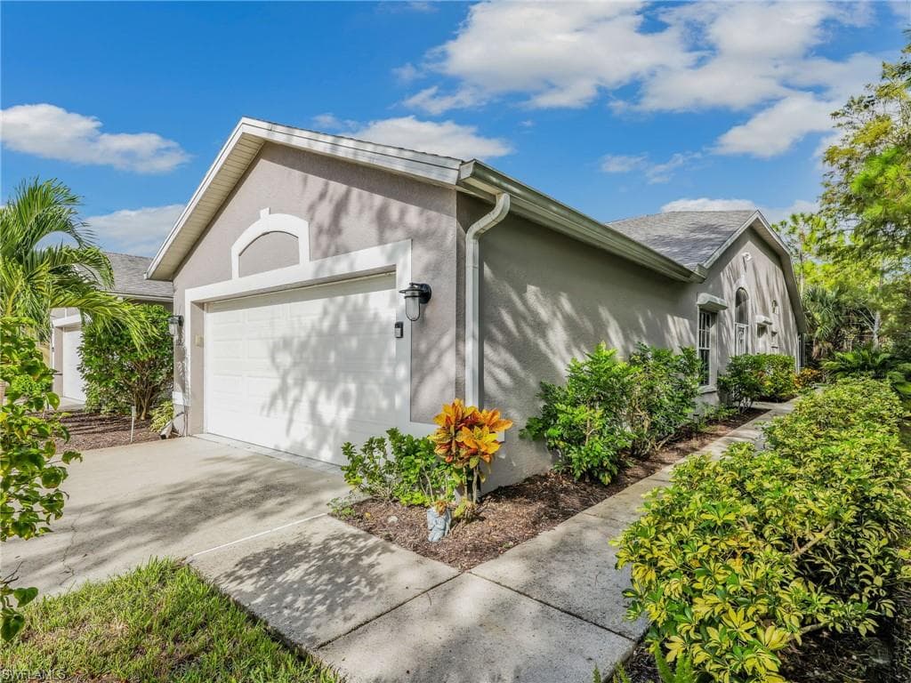 5321 Whitten DR NAPLES, FL 34104