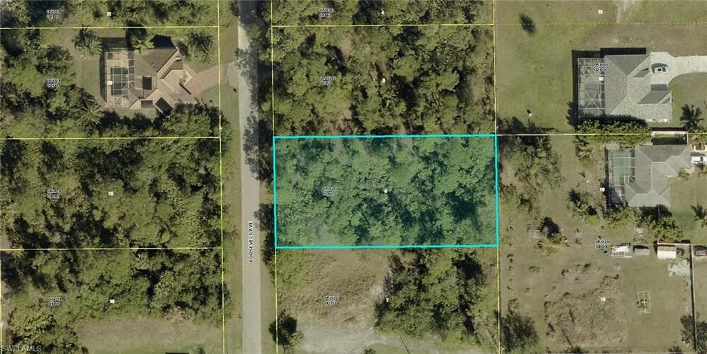 912 Roosevelt AVE LEHIGH ACRES, FL 33936