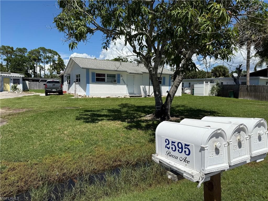 2595 Becca AVE NAPLES, FL 34112