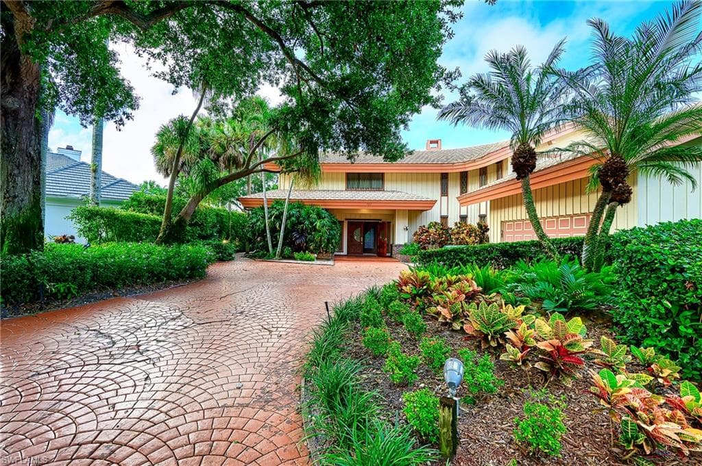 724 Bay Tree CT NAPLES, FL 34108
