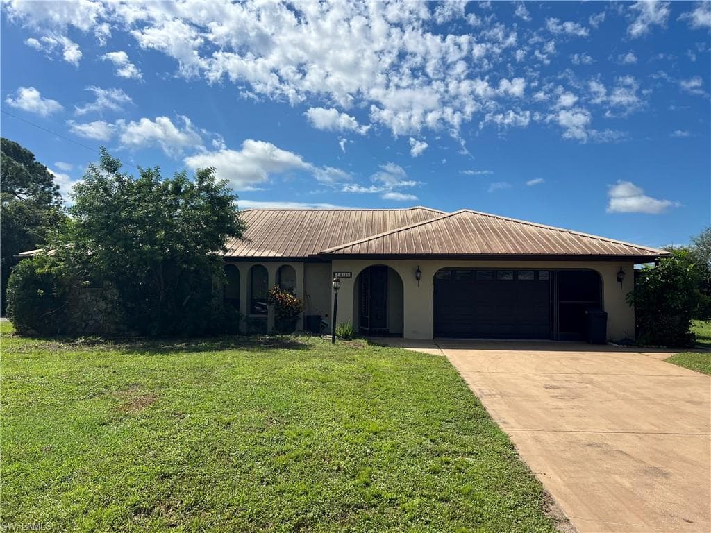 2408 Bay PLZ LEHIGH ACRES, FL 33936