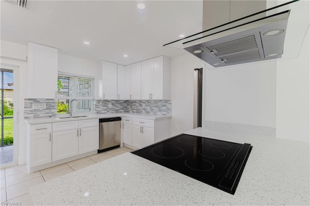 1917 Cape Coral PKWY W CAPE CORAL, FL 33914