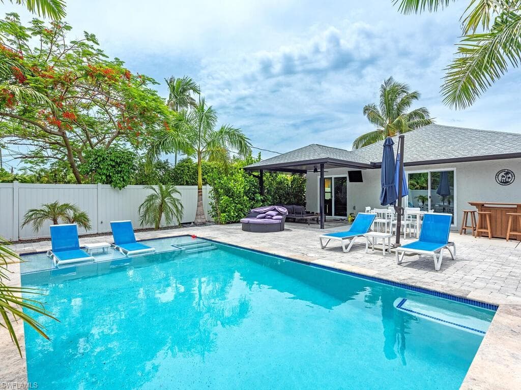 714 109th AVE N NAPLES, FL 34108