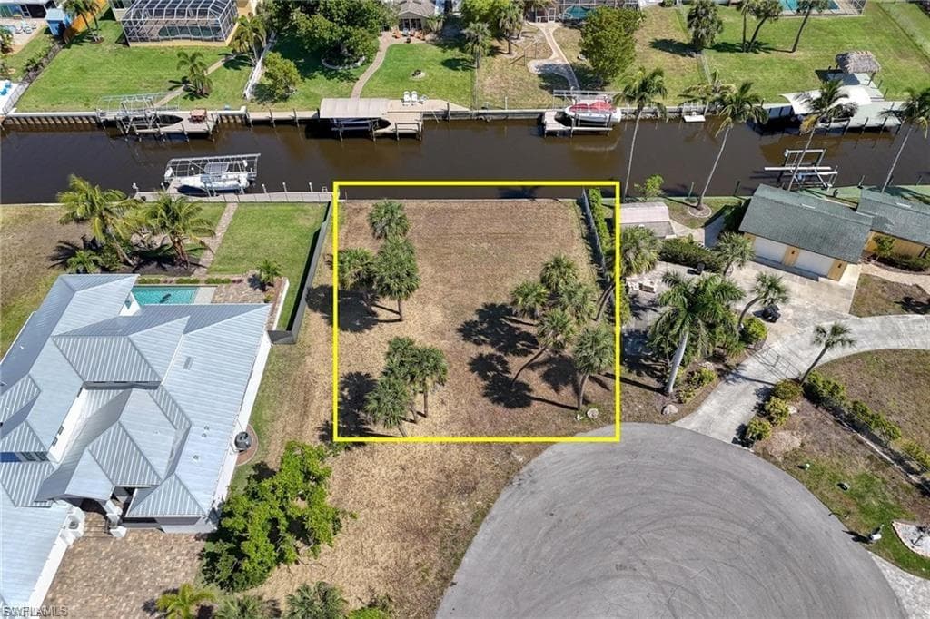 1806 MARINA CIR NORTH FORT MYERS, FL 33913