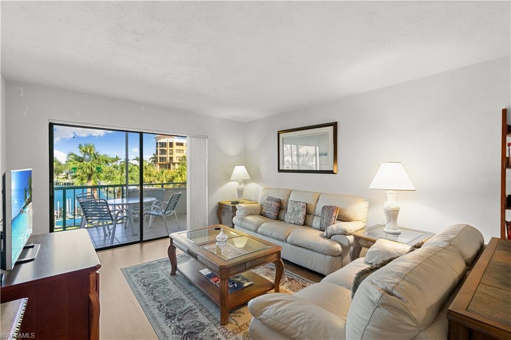 1041 Swallow AVE 303 MARCO ISLAND, FL 34145