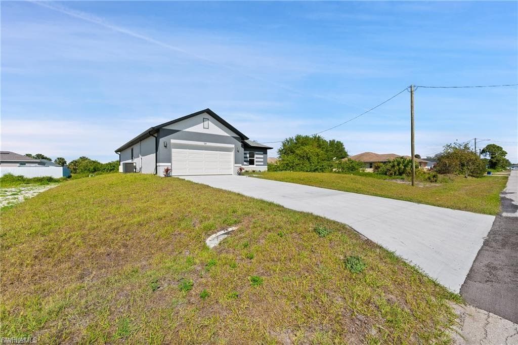 524 Kingsbury LN LEHIGH ACRES, FL 33974