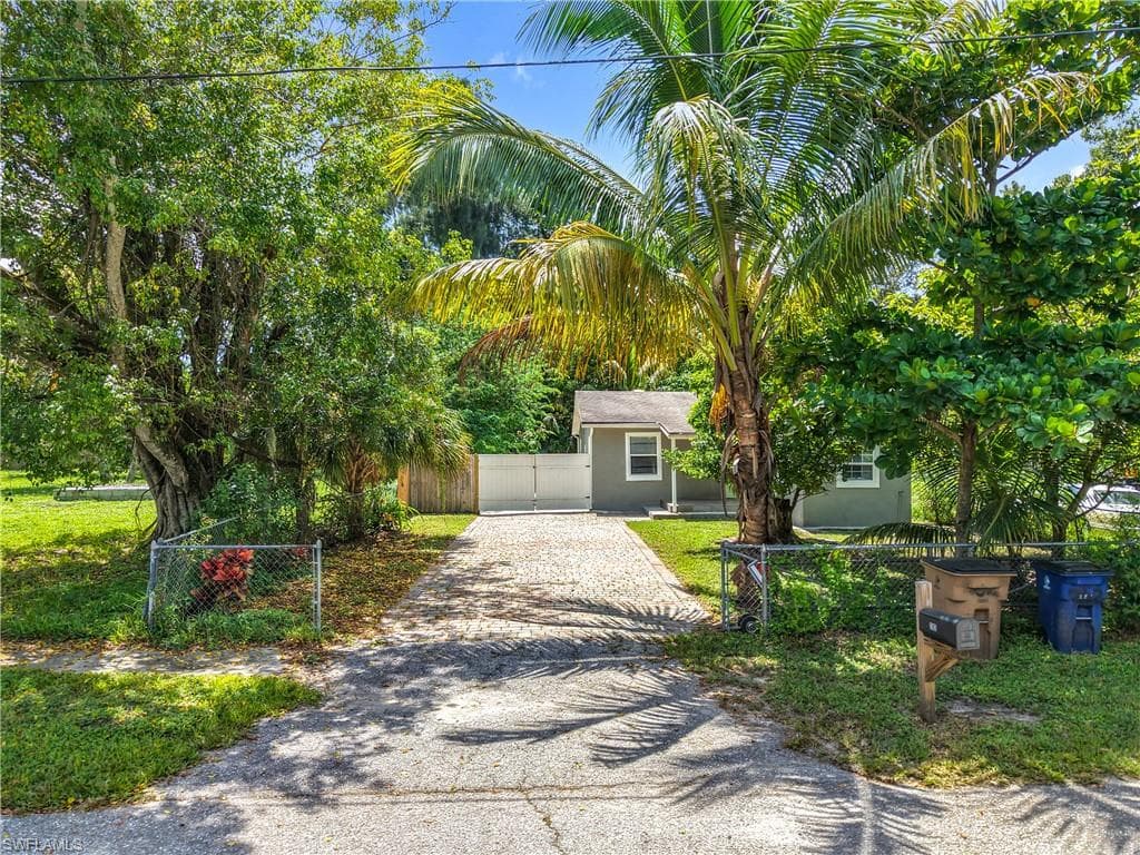262 Palmacea RD FORT MYERS, FL 33905