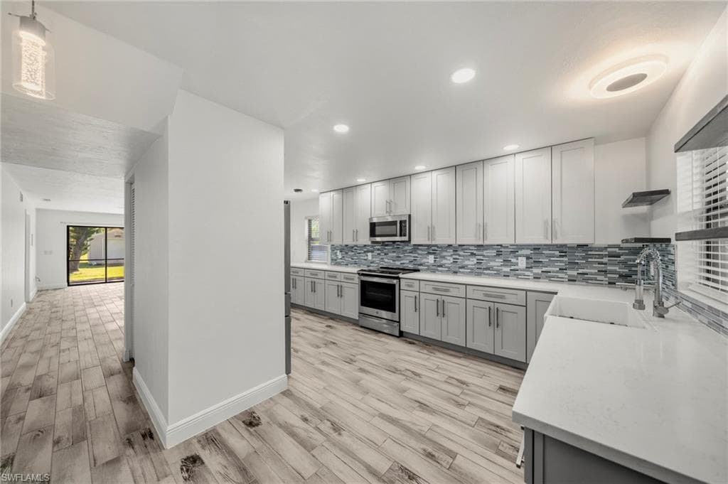 10022 Oxfordshire LN 106 FORT MYERS, FL 33908