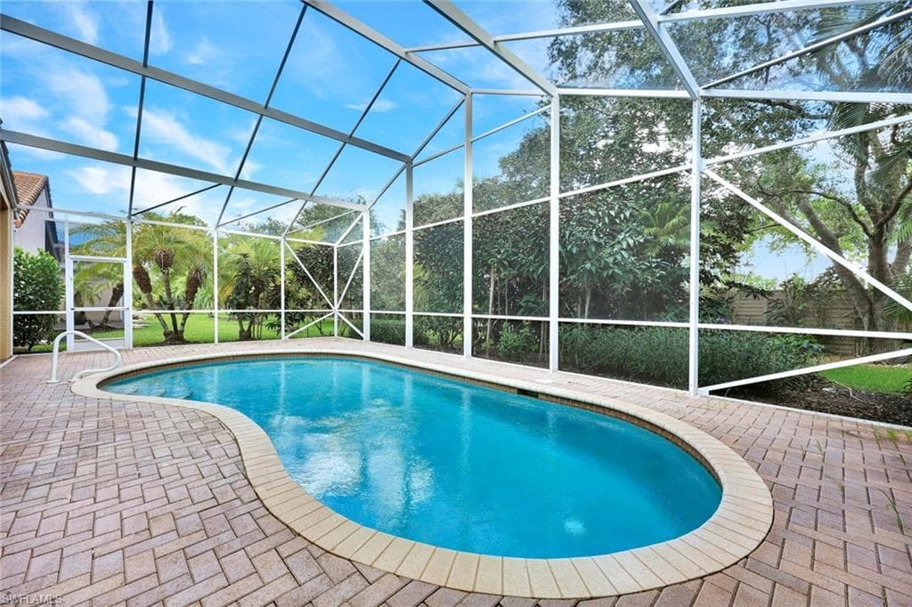 227 Glen Eagle CIR NAPLES, FL 34104