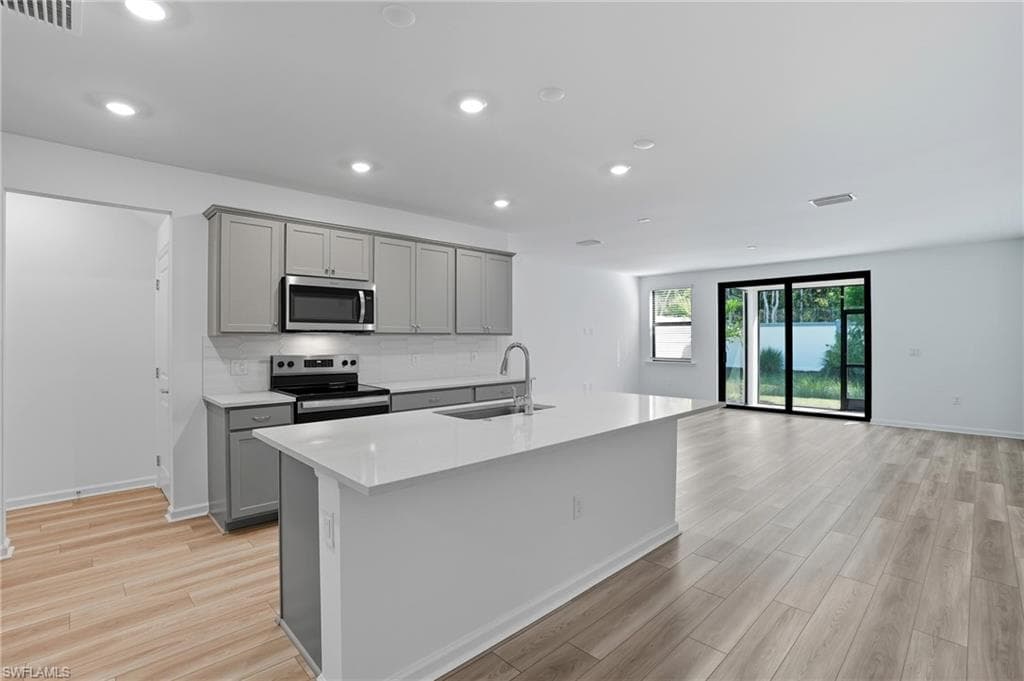 27883 Radiant CT BONITA SPRINGS, FL 34135
