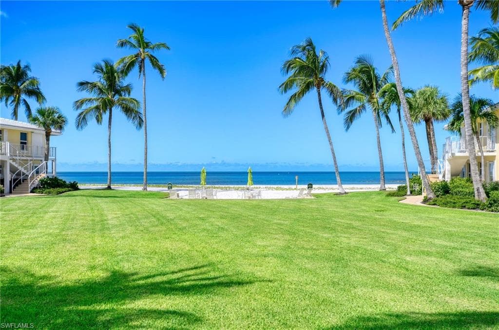2151 Gulf Shore BLVD N 204 NAPLES, FL 34102