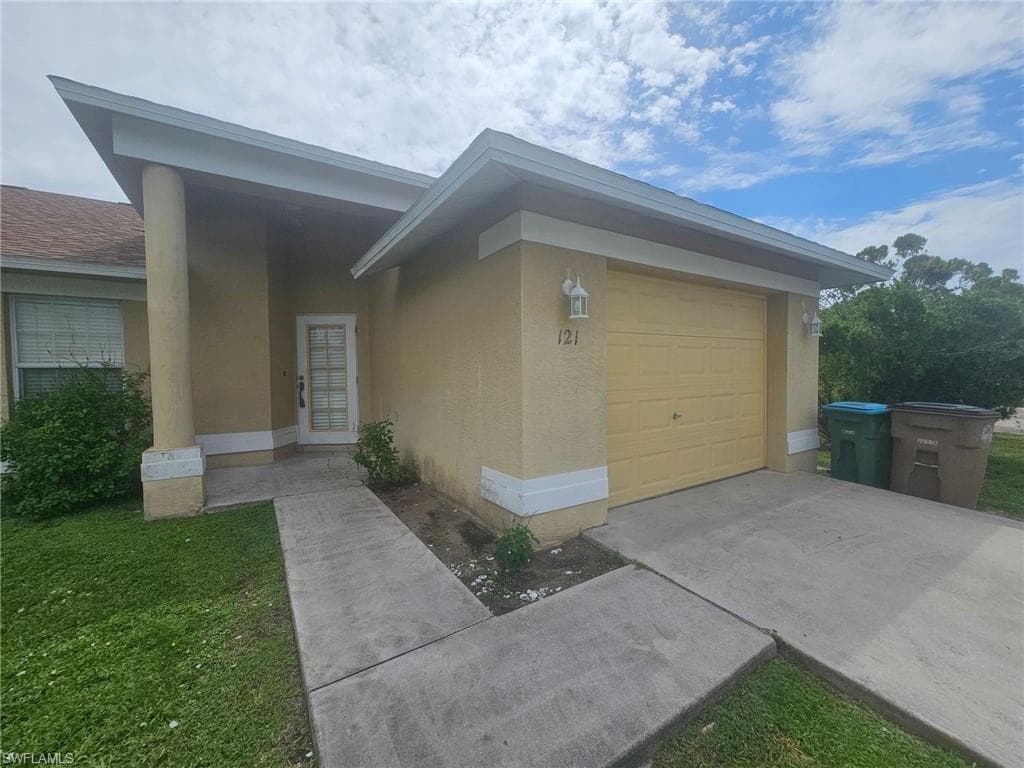 121 NE 16th PL CAPE CORAL, FL 33909