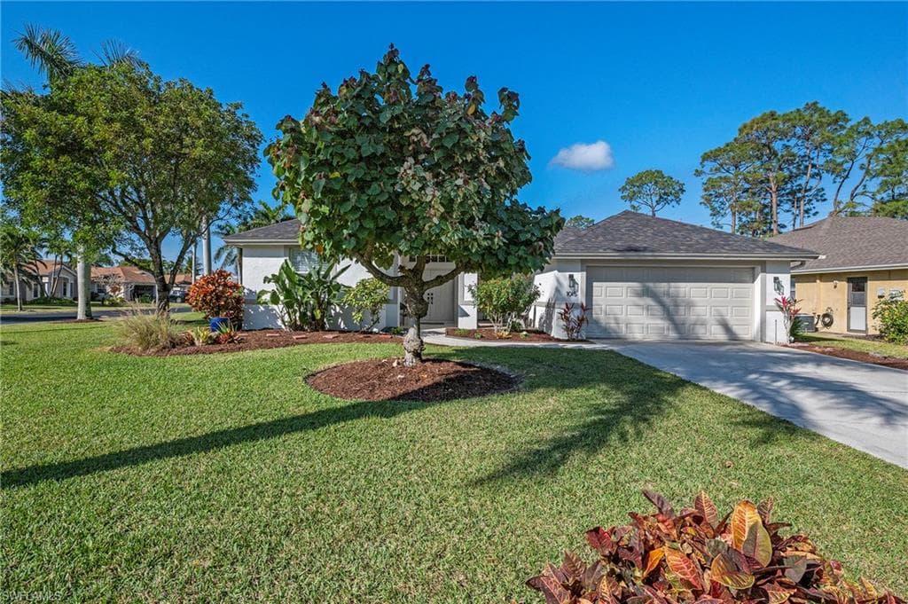 1015 Tivoli LN NAPLES, FL 34104