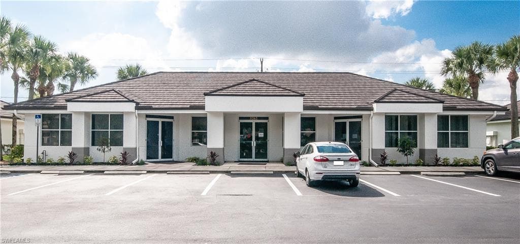 5262 Golden Gate PKWY 8 NAPLES, FL 34116