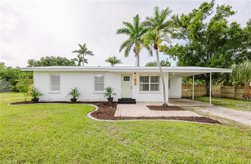 213 W McKenzie ST PUNTA GORDA, FL 33950