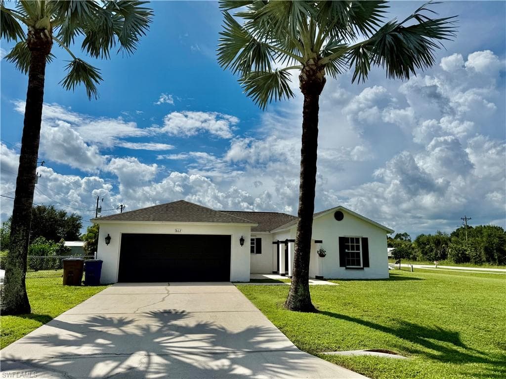 802 Kingsbury CT LEHIGH ACRES, FL 33974