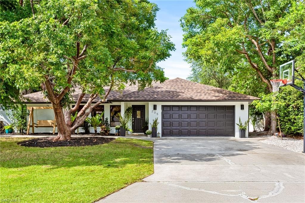 205 Madison DR NAPLES, FL 34110
