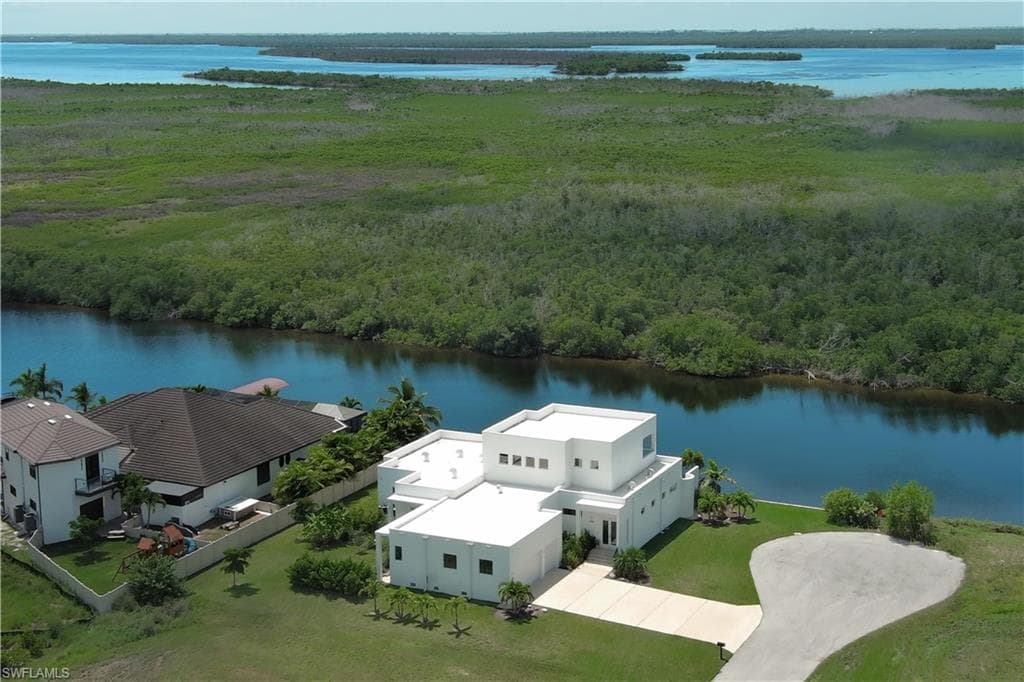 2926 SW 27th ST CAPE CORAL, FL 33914