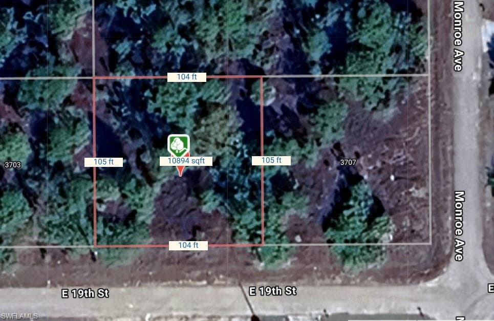 813 E 12th ST LEHIGH ACRES, FL 33972