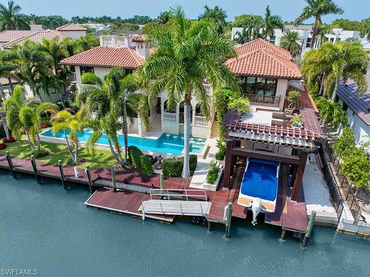 2233 Forrest LN NAPLES, FL 34102