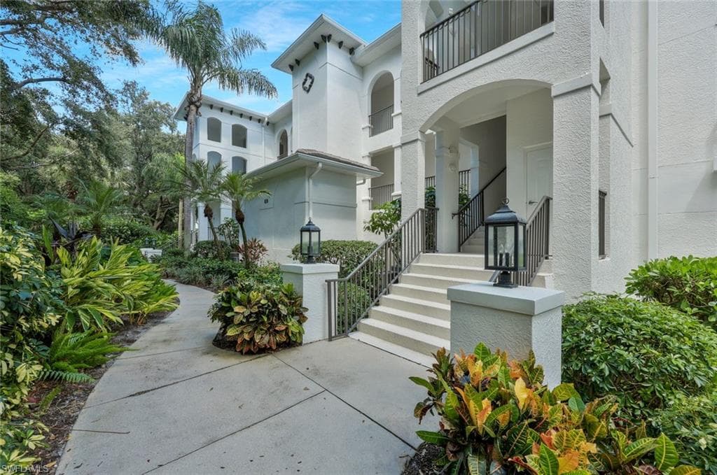 831 Sailaway LN 203 NAPLES, FL 34108