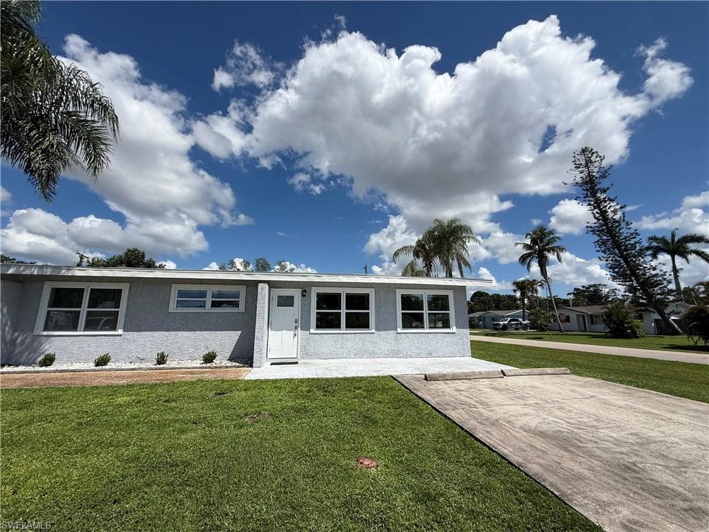 6677 Fiesta WAY FORT MYERS, FL 33919
