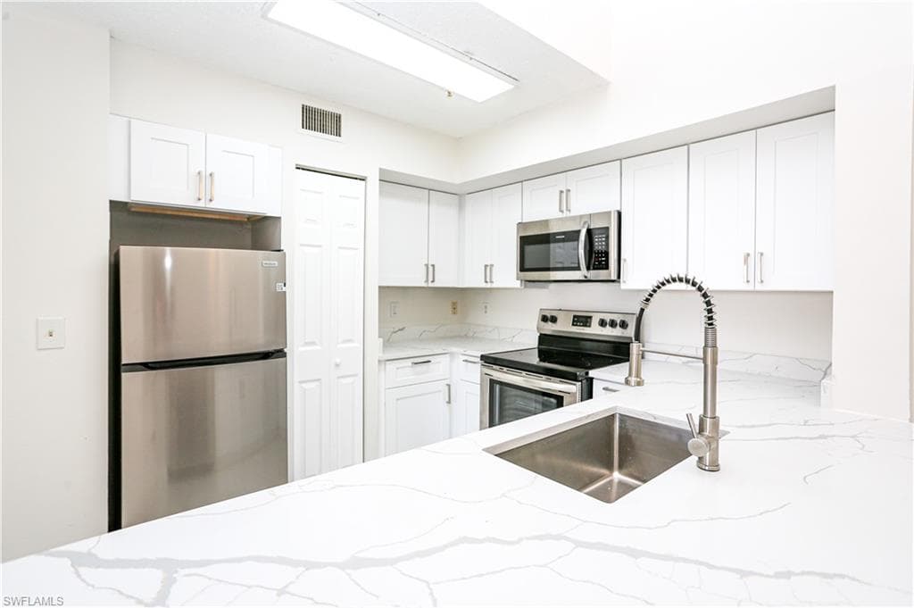 1265 Wildwood Lakes BLVD 3-306 NAPLES, FL 34104