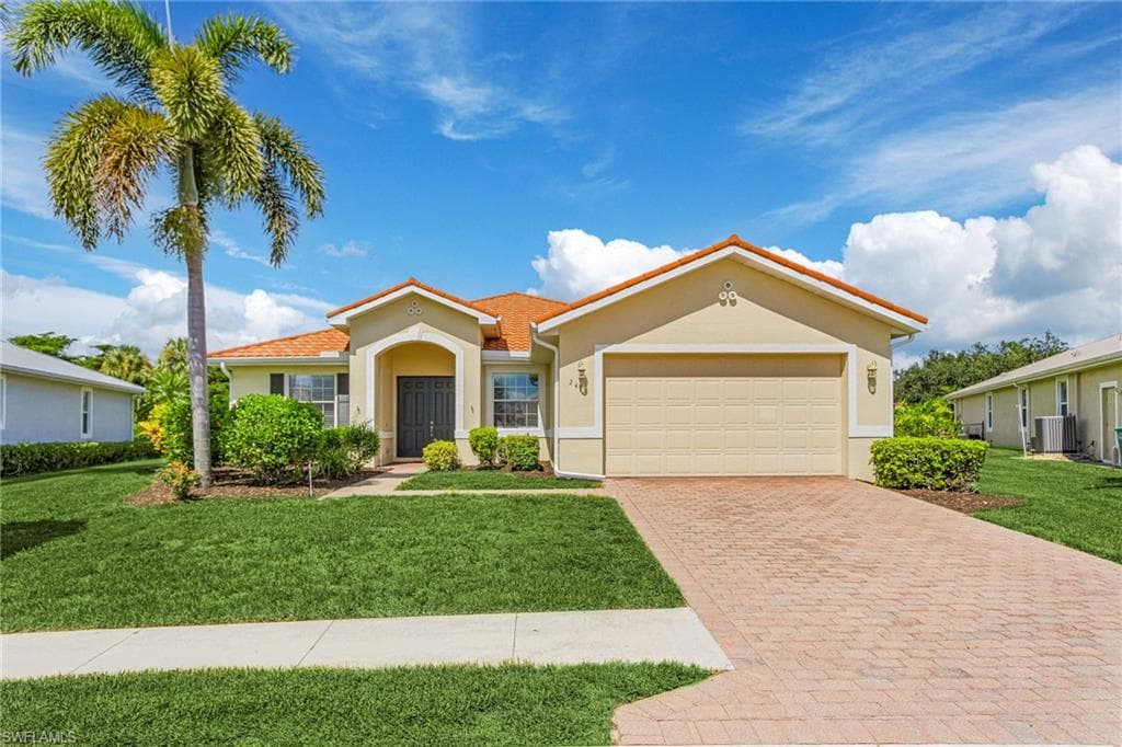 2439 Ashbury CIR CAPE CORAL, FL 33991