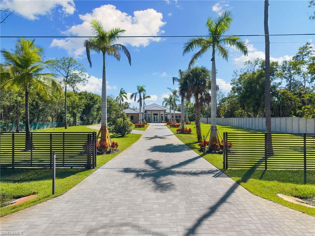 7040 Sable Ridge LN NAPLES, FL 34109