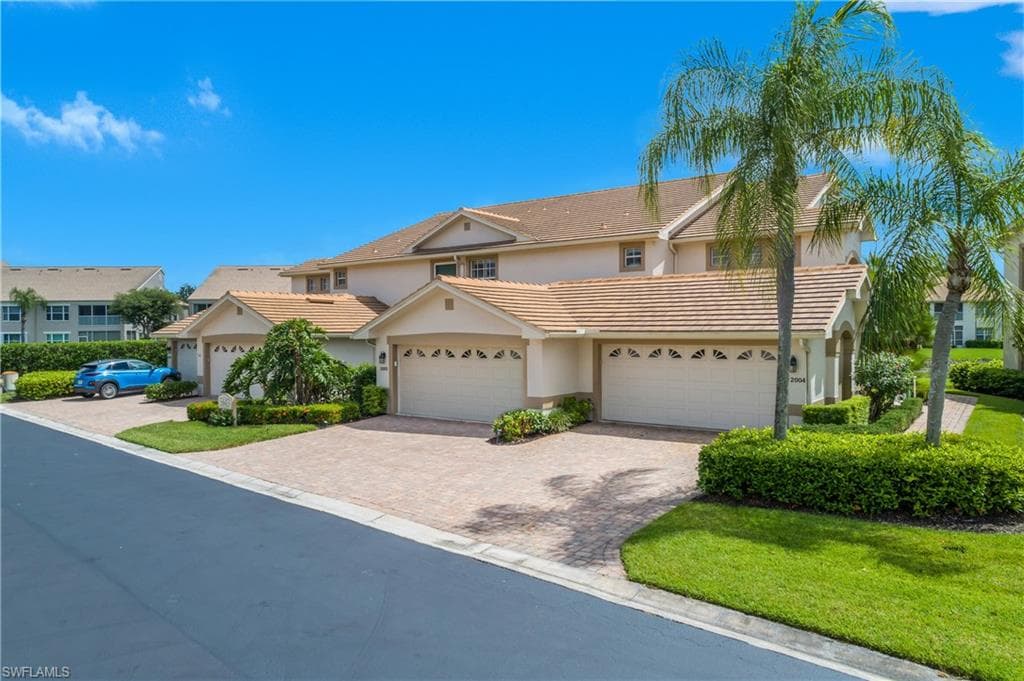 5643 Sandlewood CT 2004 NAPLES, FL 34110