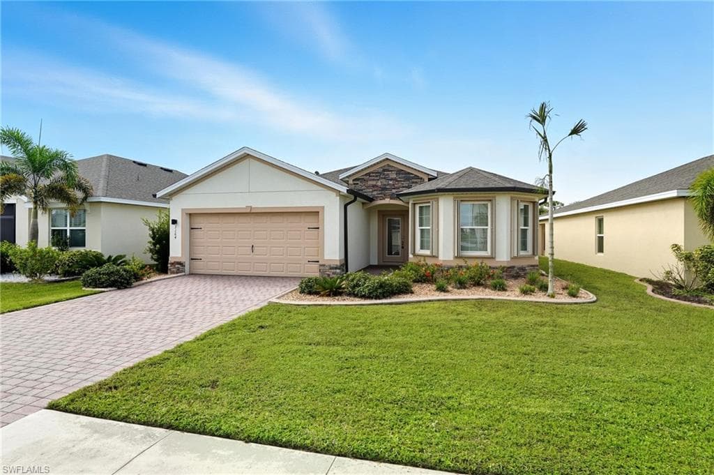 3164 Estancia LN CAPE CORAL, FL 33909