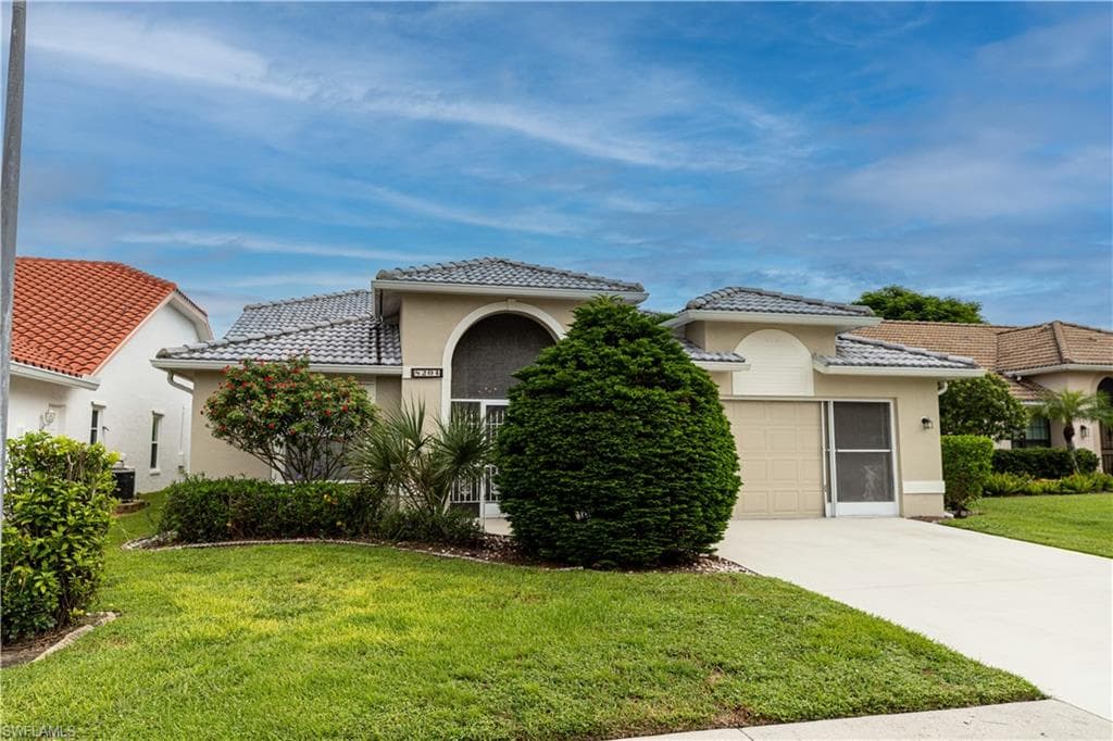 8204 Breton CIR FORT MYERS, FL 33912