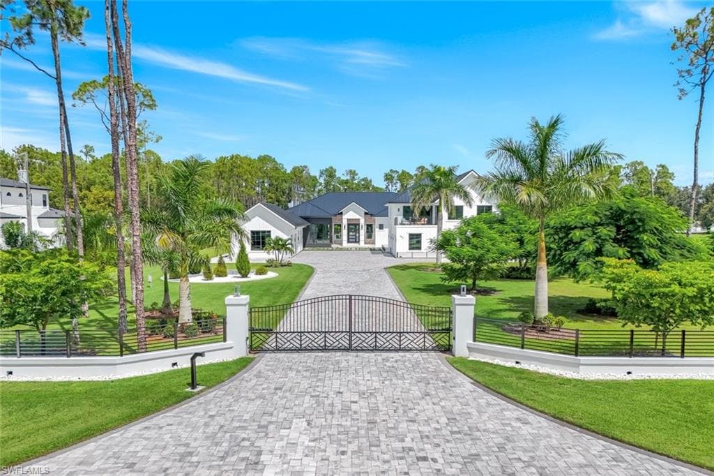 6677 Hunters RD NAPLES, FL 34109