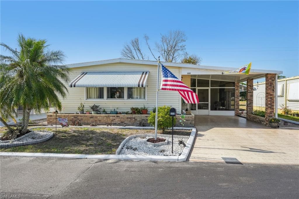 3000 Longview LN NORTH FORT MYERS, FL 33917