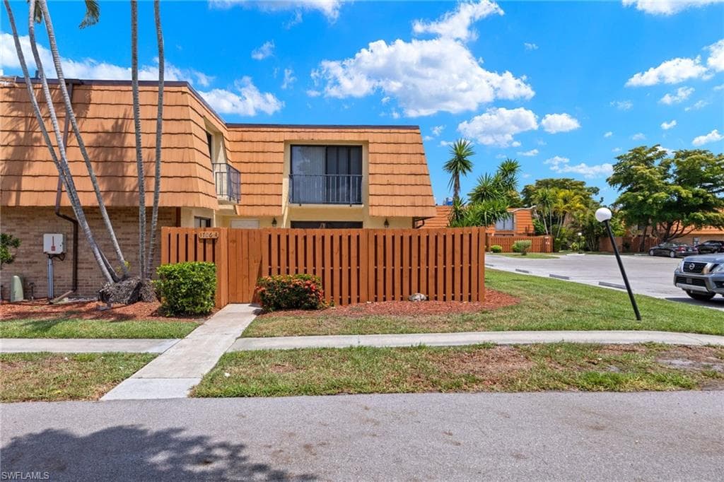 1706 Park Meadows DR 4 FORT MYERS, FL 33907