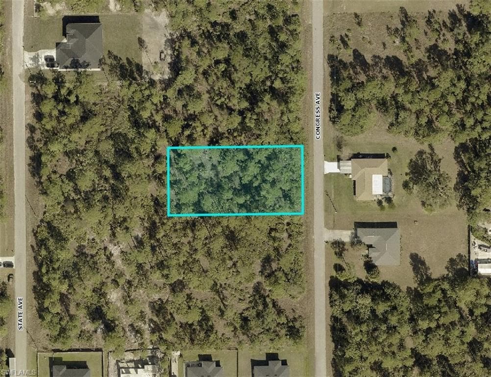 907 Congress AVE LEHIGH ACRES, FL 33972