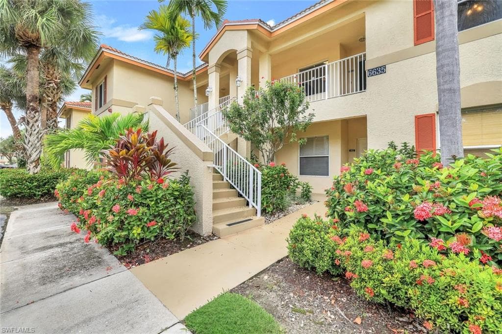 6635 Huntington Lakes CIR 202 NAPLES, FL 34119