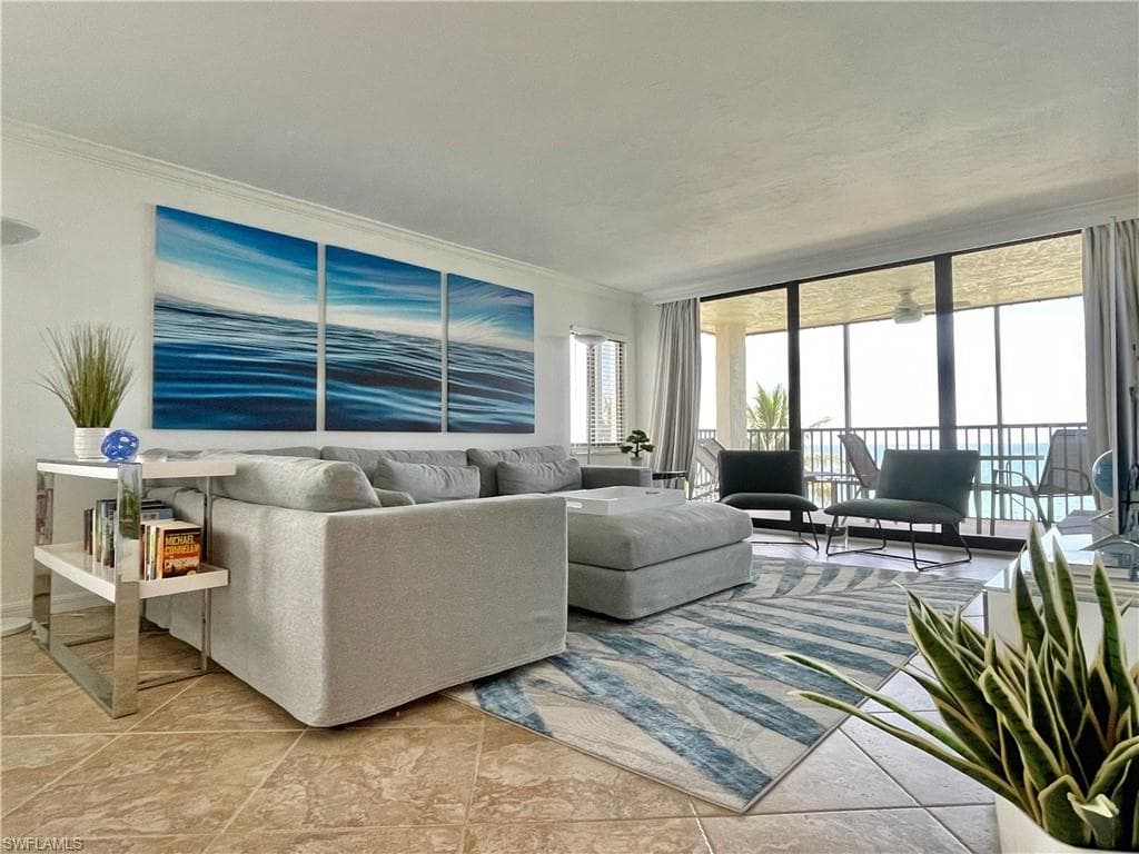 10525 Gulf Shore DR 251 NAPLES, FL 34108
