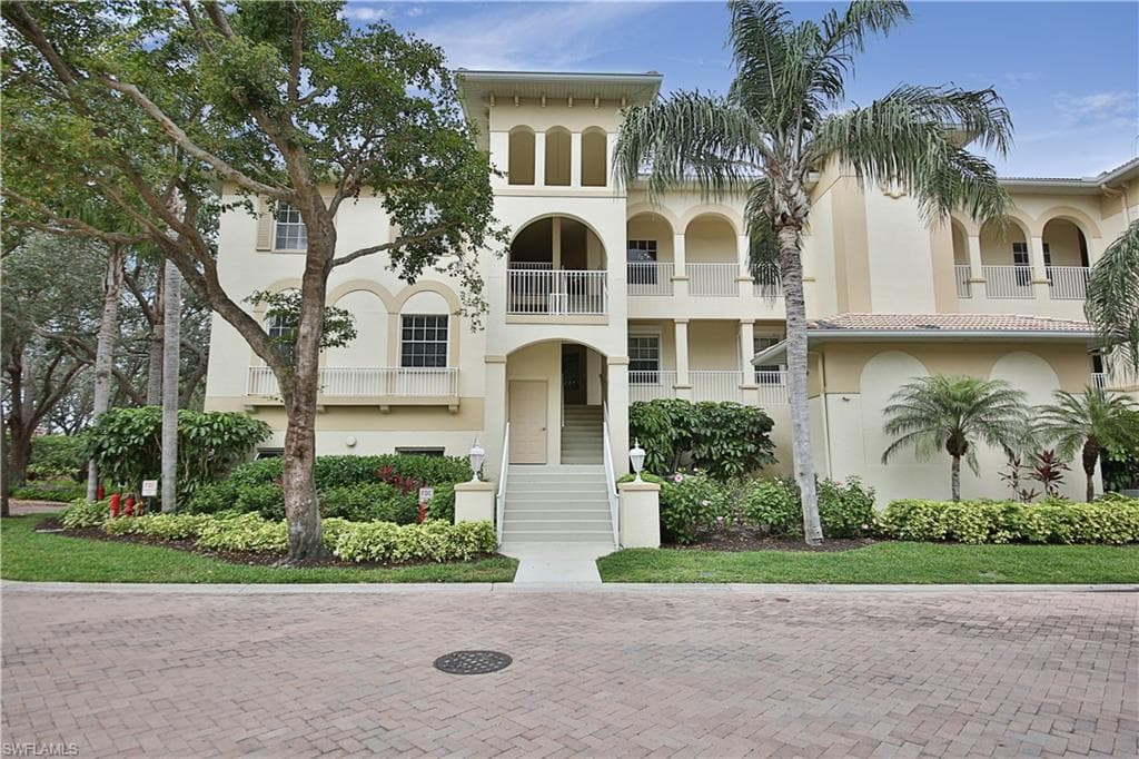 837 Sailaway LN 202 NAPLES, FL 34108