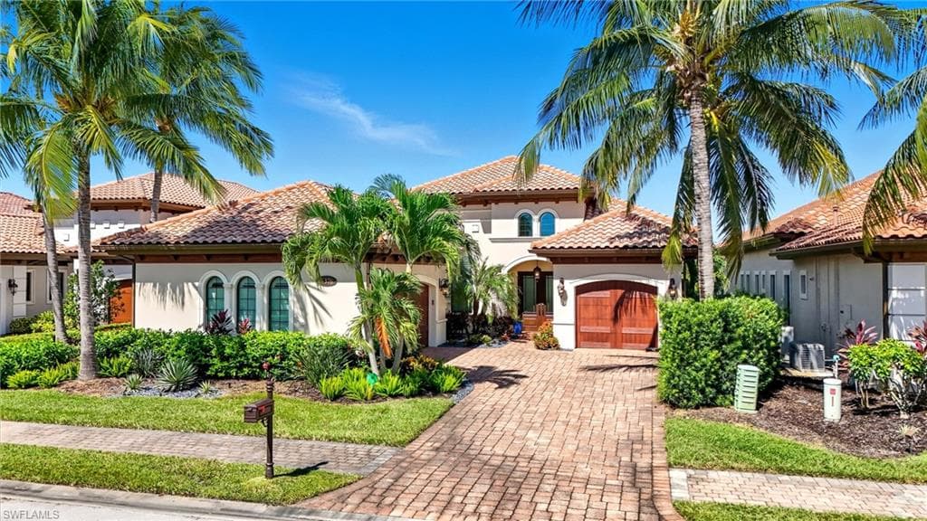 6376 Costa CIR NAPLES, FL 34113