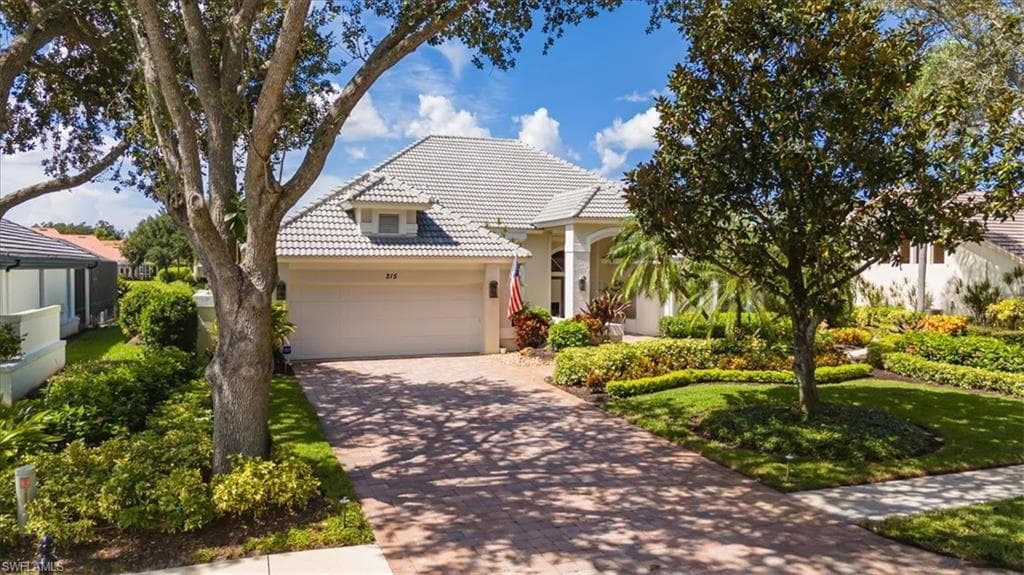 215 Monterey DR NAPLES, FL 34119