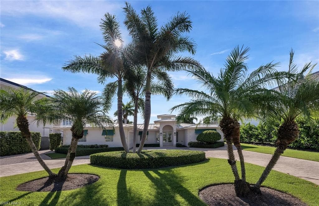 1925 Tarpon RD NAPLES, FL 34102