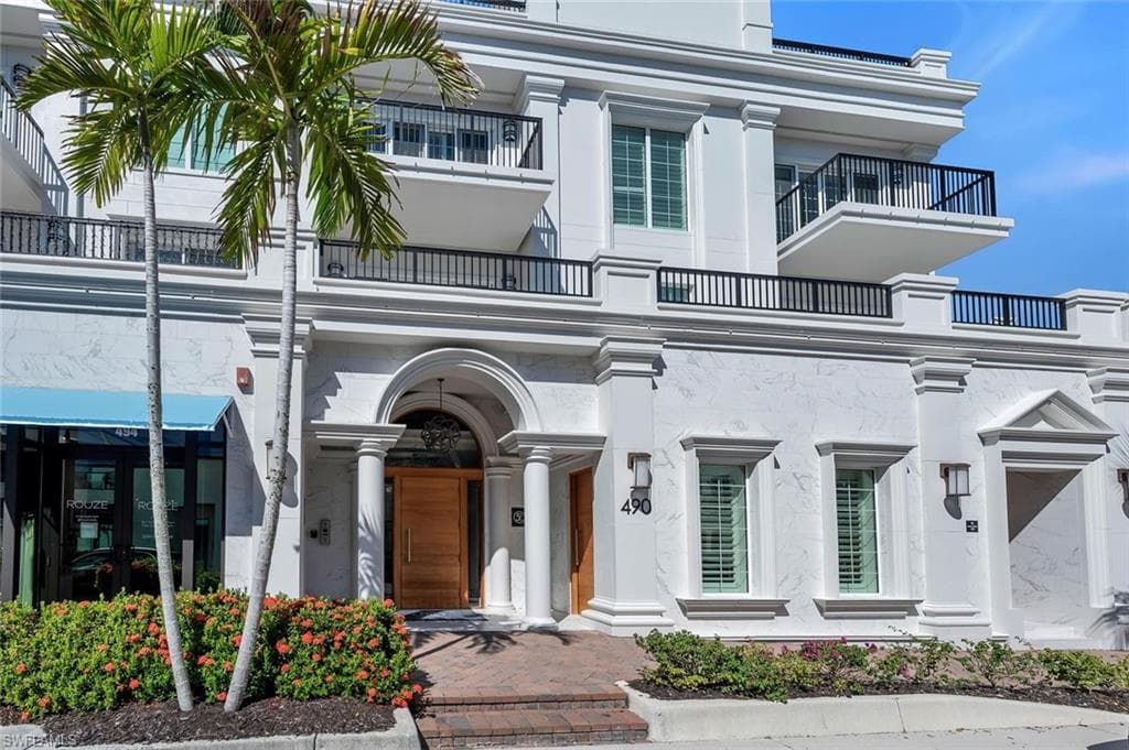 490 5th ST S 101 NAPLES, FL 34102