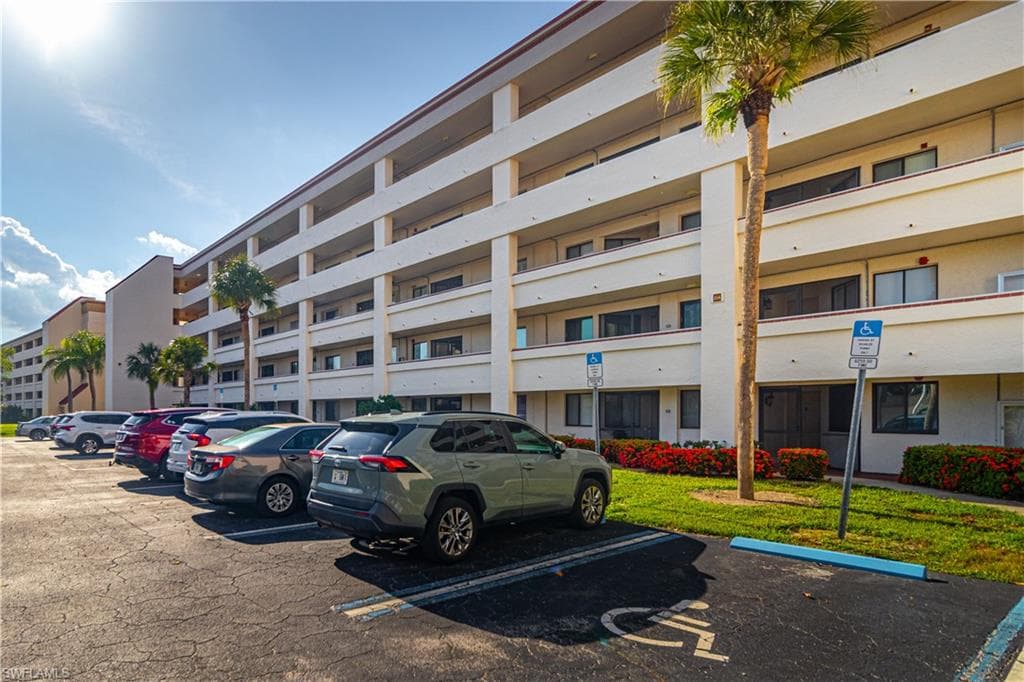 7410 Lake Breeze DR 203 FORT MYERS, FL 33907