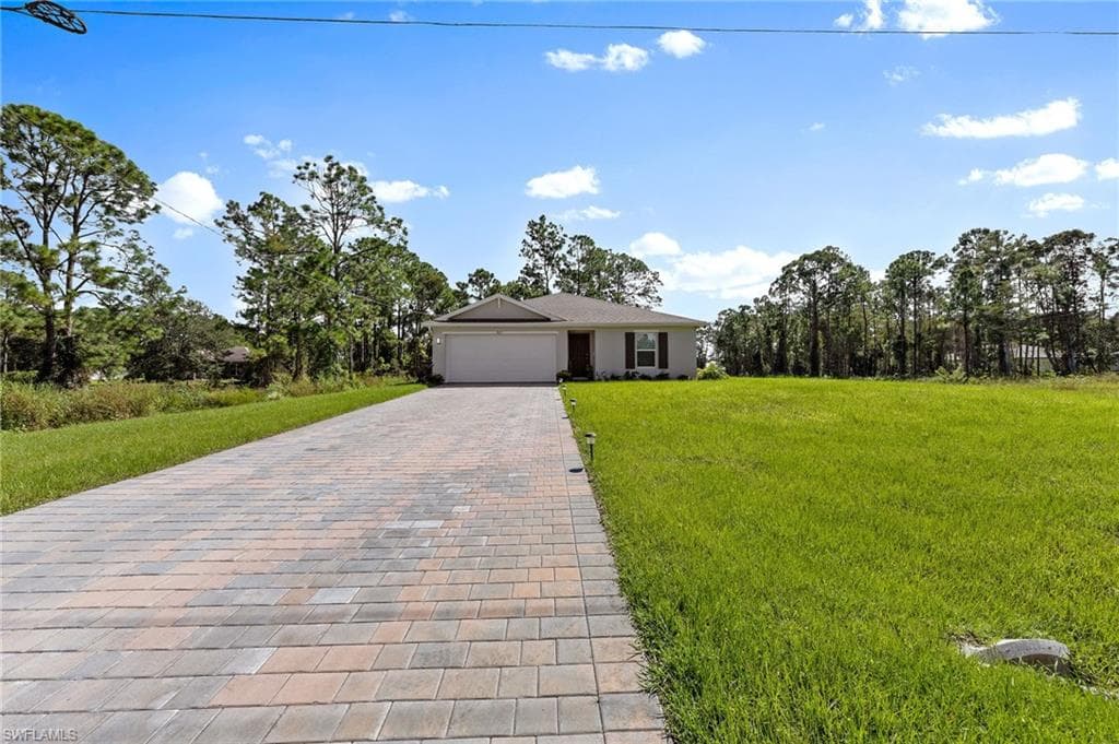 923 Hooper AVE LEHIGH ACRES, FL 33974