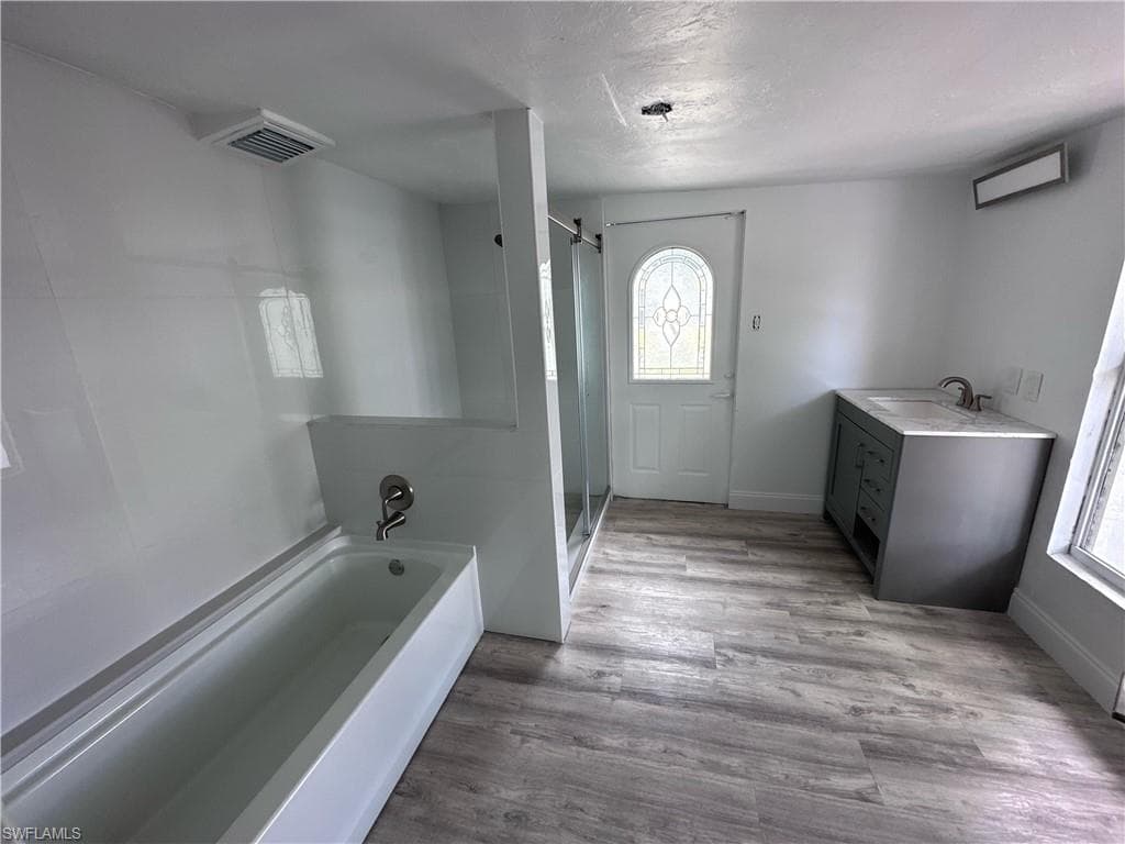 555 13th ST N NAPLES, FL 34102