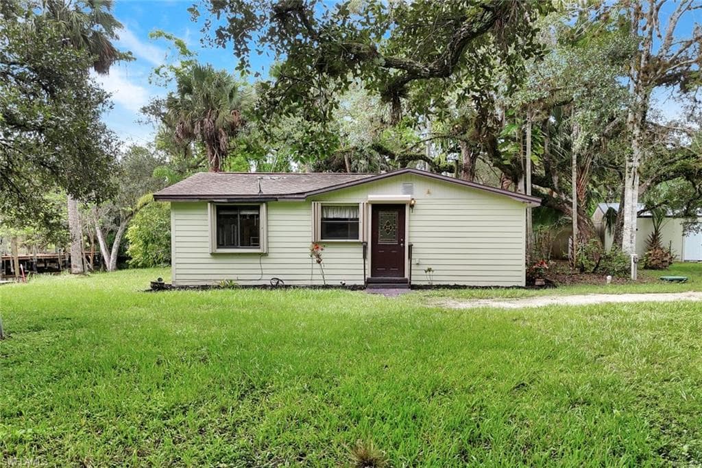 18200 Elmwood DR ALVA, FL 33920